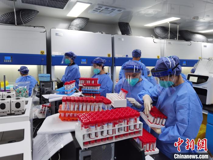 探訪福清核酸檢測基地：通宵達旦奮戰(zhàn)，只為早出報告