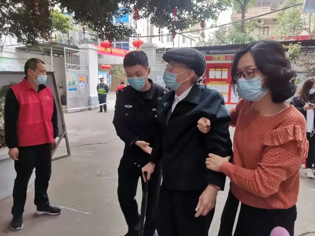 市公安局積極協(xié)助各鎮(zhèn)街做好疫情防控工作