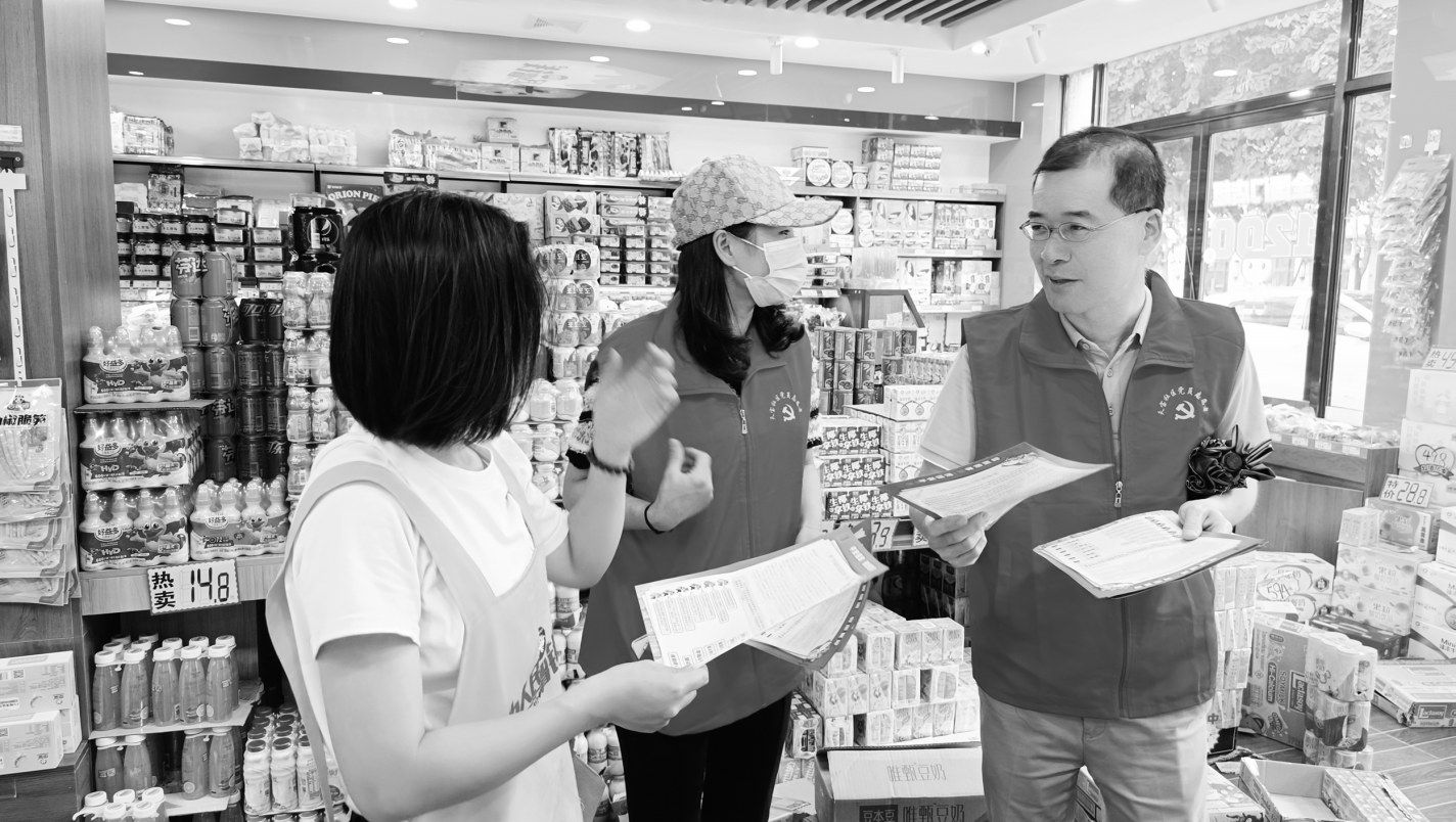 市計(jì)生協(xié)會(huì)黨員志愿者服務(wù)隊(duì)進(jìn)社區(qū)開展平安宣傳