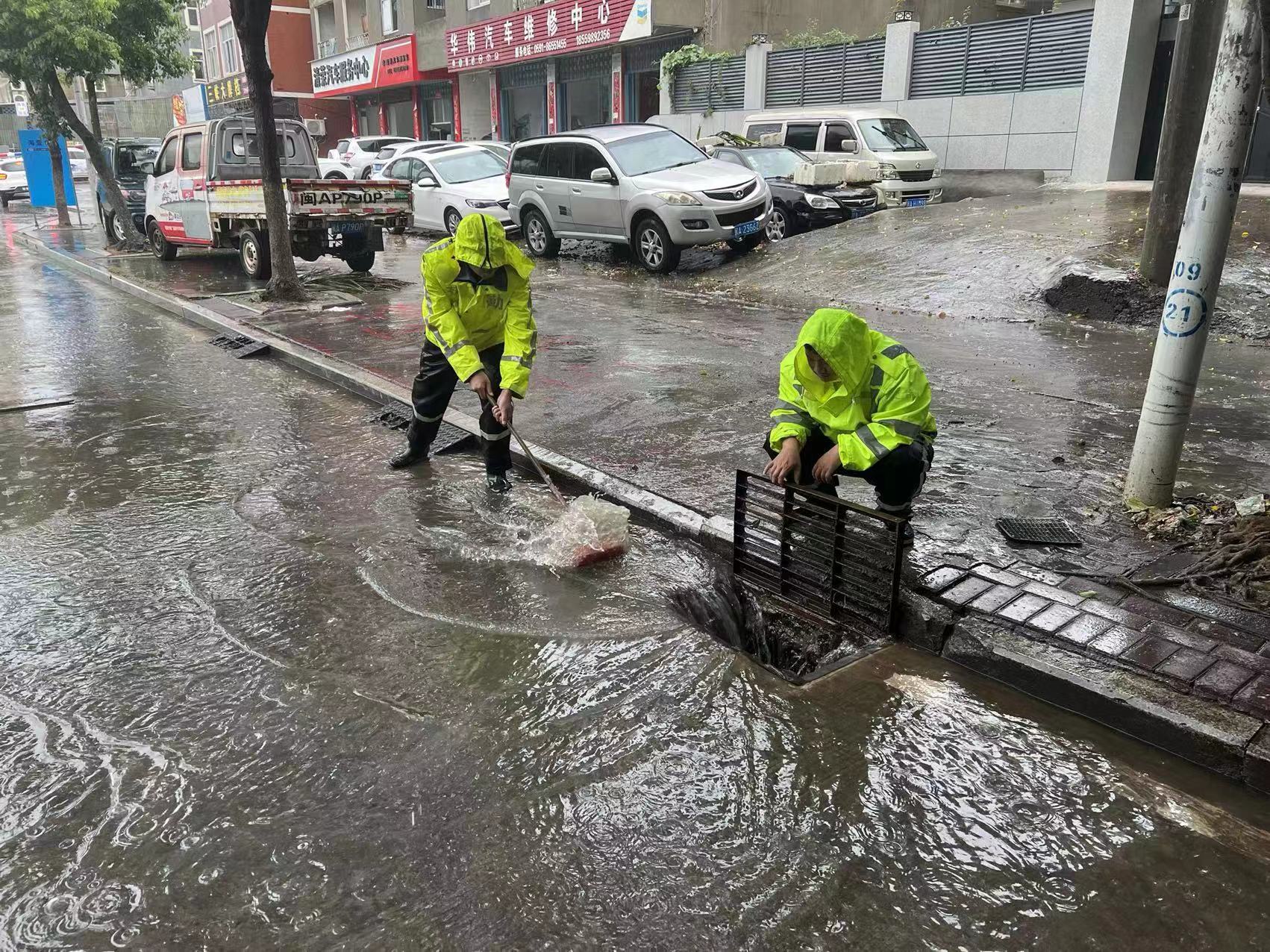 市公安局交警大隊(duì)全力保障群眾出行安全
