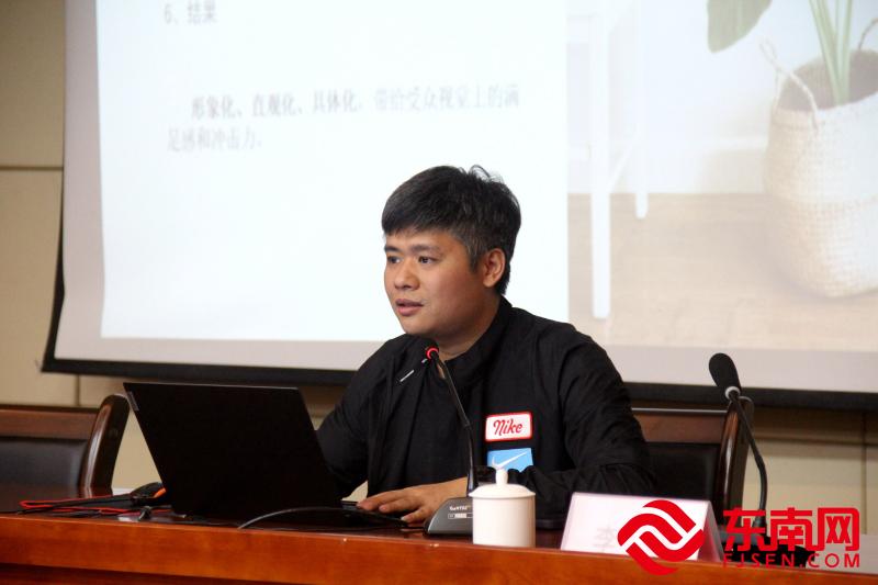 東南網視頻部副主任李濤作題為《新聞短視頻拍攝制作》的培訓。（東南網福清頻道記者 陳燕平攝）.jpg