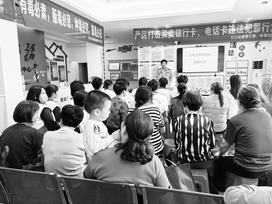 石竹街道進(jìn)社區(qū)宣傳禁毒和急救知識