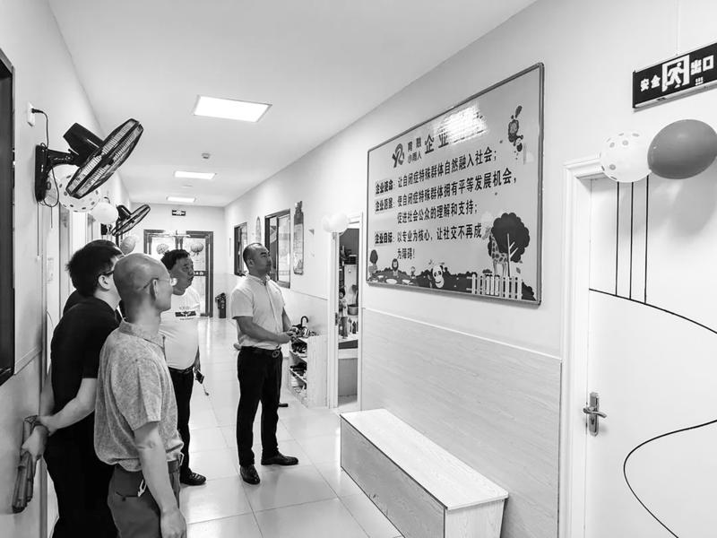 市政協(xié)社會法制組慰問康復中心特殊兒童